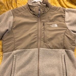 Women’s North Face fleece!